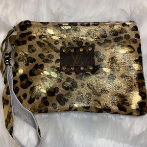 LV KEEP IT GYPSY GOUCHO WRISTLET Brown Gold Metallic Leopard Print NWT‎